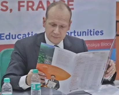 mou-college-de-paris-interaction-graphic-era-deemed-university-1